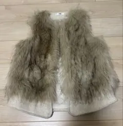 ベージュ フェイクファーノースリーブジャケット