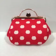 小さめがま口ポーチ　押し口金　ねこたま生地　いちご　ハンドメイド