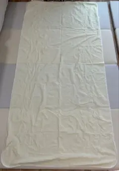クリーム色 おねしょシーツ 防水　使用期間1週間