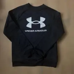Under Armourブラックトレーナー