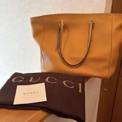 美品　山吹色GUCCIトートバッグ　GGロゴチャーム付き