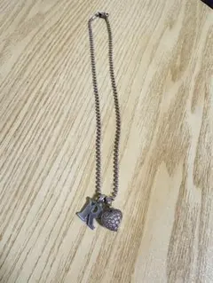 フォリフォリ　ハート型とRチャームのネックレス