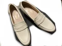 ローファーパンプス　アイボリー　23cm