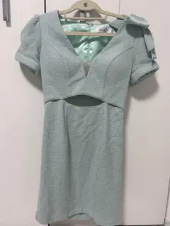 ミントグリーン カットアウトドレス