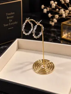 ツイストフープピアス シルバーカラー