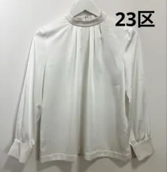 【美品】23区 スタンドカラー タックブラウス　ホワイト　とろみブラウス　32のサムネイル