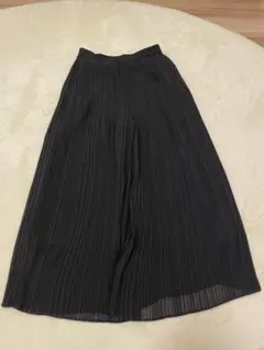 UNIQLO 黒 プリーツ ガウチョパンツ