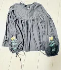 ZARA 刺繍ブラウス ブラック Sサイズ 花柄 ボリューム袖 ナチュラル系