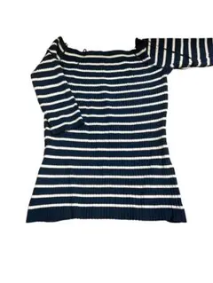 ネイビーとホワイトのストライプ五分袖トップス