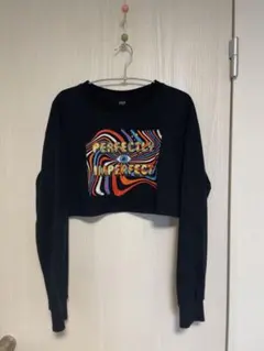 ブラック　クロップド丈　スウェットシャツ　SHEIN