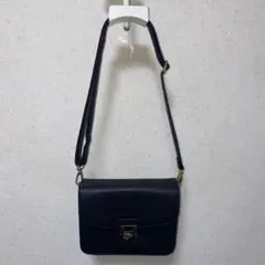 黒のショルダーバッグ