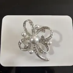 花形ブローチ パール・クリスタル装飾