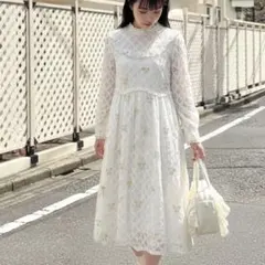 刺繍レース ロングワンピース アイボリー フリル 蝶々スパンコール