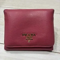 PRADA 三つ折り財布 ピンク ゴールドロゴ　プラダ　財布　ミニ財布のサムネイル