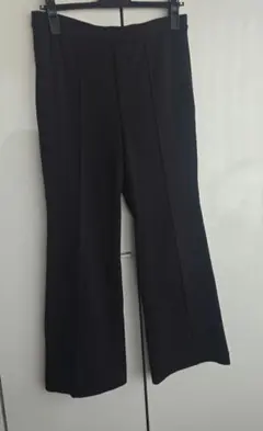 黒 フレアパンツ センタープレス