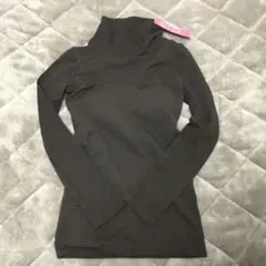 希少 カップ付きハイネック タートルネック 長袖 レディース 新品未使用