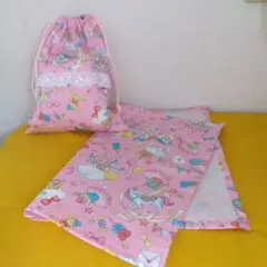 ピンクのキャラクター柄 給食袋 レース付き・ランチマット