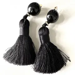 ブラックタッセルインパクトイヤリング