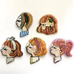 ハンドメイドブローチ　刺繍ビーズ女の子