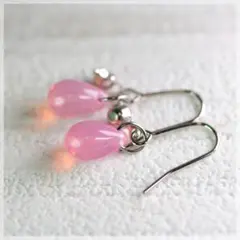 硝子の雫ピアス　ガラスドロップ　半透明ピンク　イヤリング　樹脂 アレルギー対応