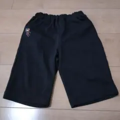 黒いハーフパンツ /120/フォーマルでも普段使いでも/ウルトラマンワッペン付き