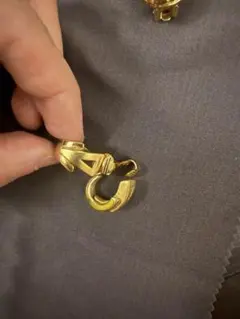 GIVENCHY ゴールドカラー　イヤリング