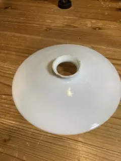 [匿名配送]昭和レトロ　ガラスシェード　乳白色　ミルクガラス　花柄　プレスガラス 古民家再生照明・古民家用ペンダントランプ・古民家再生店舗ライト