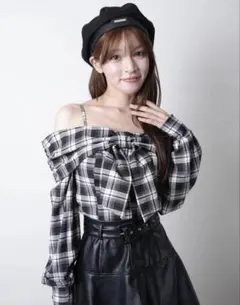 オフショルリボンチェックシャツトップス　lip service 　ブラック