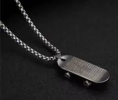 スケートボード型ネックレス クロス英字 輸入品 アクセサリー　ユニセックス　新品