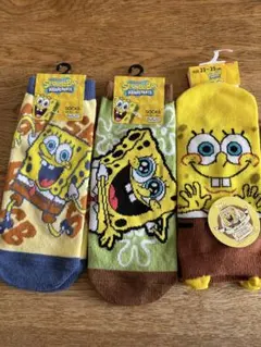23〜25センチ 新品SpongeBob ソックス 3足セットのサムネイル