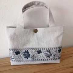 Item thumbnail for item 2cba24be-5ed0-4bb4-8216-7106fb8b785a