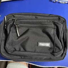 バッグ　ウエストポーチ　新品
