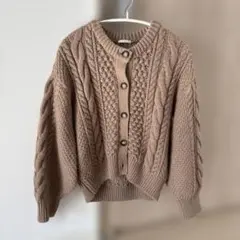 ベージュ ケーブル編み 長袖ニットセーター