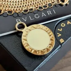 新品未使用 BVLGARI ホワイト×ゴールド チャーム ネックレストップ