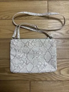 【GU】ショルダーバッグ ベージュ パイソン柄