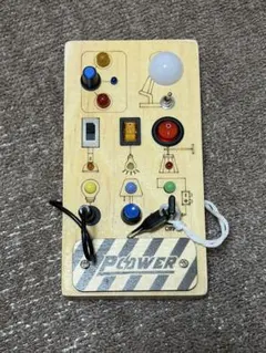 知育玩具 ビジーボード 木製 スイッチ 鍵付き