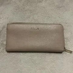 FURLA ベージュレザー長財布