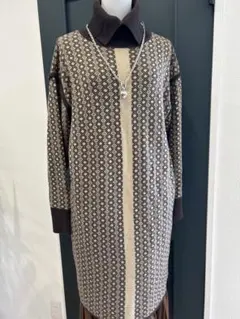 美品♡幾何学模様 長袖ワンピース ブラウン系。