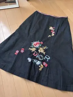 刺繍スカート　Mサイズ