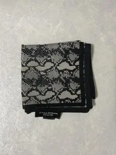 美品【ZARA】パイソン柄スカーフ グレー・ブラックのサムネイル