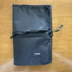 shu uemura　メイクブラシケース