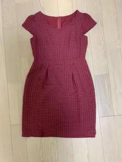 ボルドーカラーのワンピース
