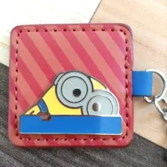 ミニオン キーホルダー　赤　ユニバ　USJ　ミニオンズ　ストライプ