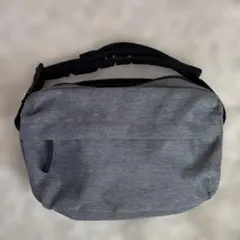 無印良品　グレー ボディバッグ