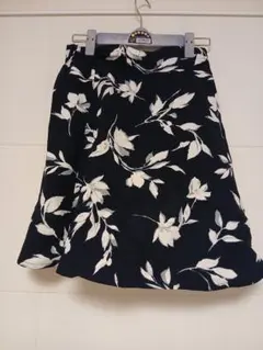 黒白花柄　スカートパンツ　キュロット　マジェスティックレゴン　モノトーン　フレア