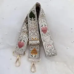 311 いちご　インド刺繍リボン　スマホショルダー