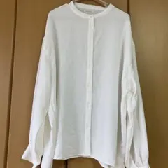 ホワイト長袖ボタンアップシャツ