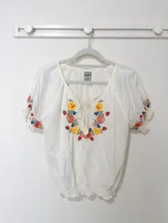 【 パラビオン 刺繍入りホワイト半袖ブラウス 】のサムネイル