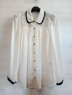 【イング】アイボリー 長袖シャツ フラワーモチーフ♪