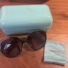 Tiffany & Co. サングラスのサムネイル